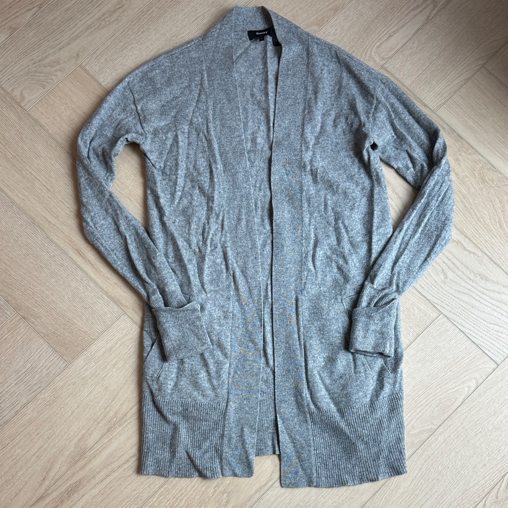 Theory Heather Gray 100% cashmere Sweater